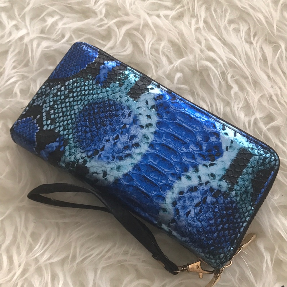 SNAKEPRINT WRISTLET W/ DUAL COMPARTMENTS